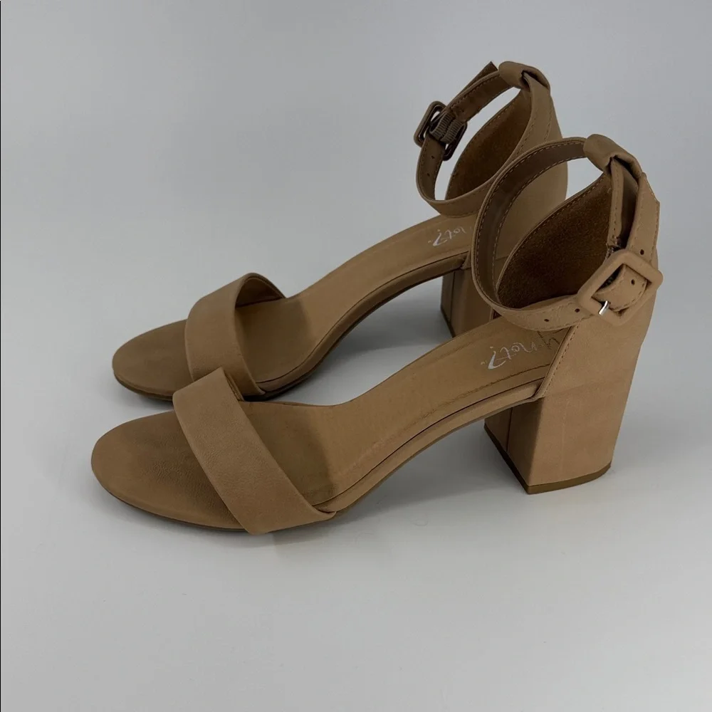 Y Not Size 9 Nude One-Strap Buckle Block Heel Sandals with Rounded Toe